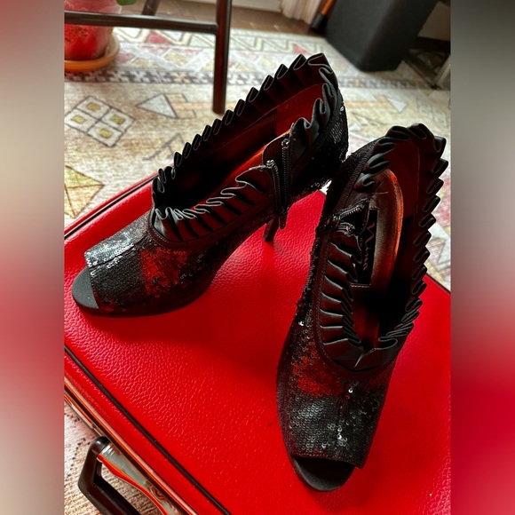 Sequence Black pumps - Picture 5 of 11